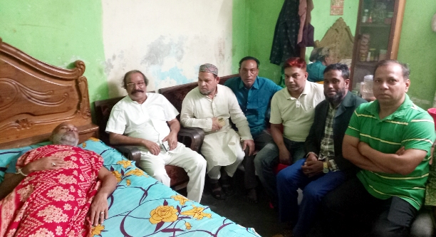 সন্ত্রাসী হামলায় আহত বিএনপি নেতা রাজুর শয্যাপাশে নেতৃবৃন্দ