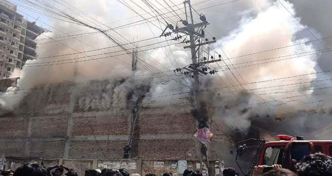 চট্টগ্রামে নির্মাণাধীন ভবনে ভয়াবহ আগুন