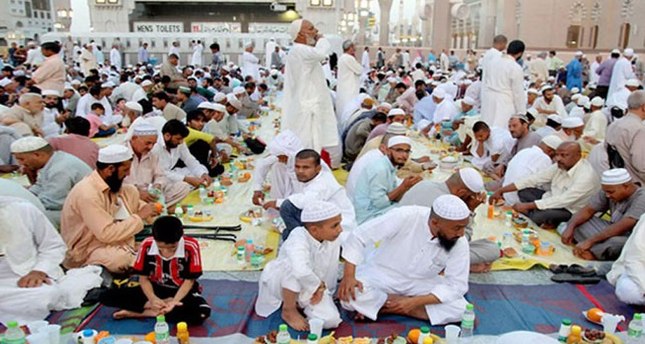 মসজিদে ইফতার নিষিদ্ধ করল সৌদি