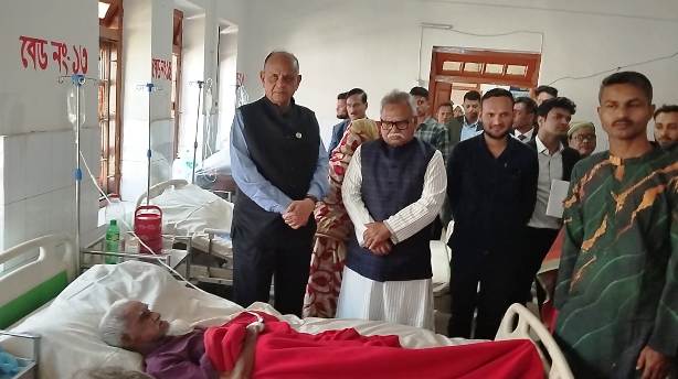জৈন্তাপুর হাসপাতালে গিয়ে চিকিৎসককে পেলেন না স্বাস্থ্যমন্ত্রী, বরখাস্তের নির্দেশ