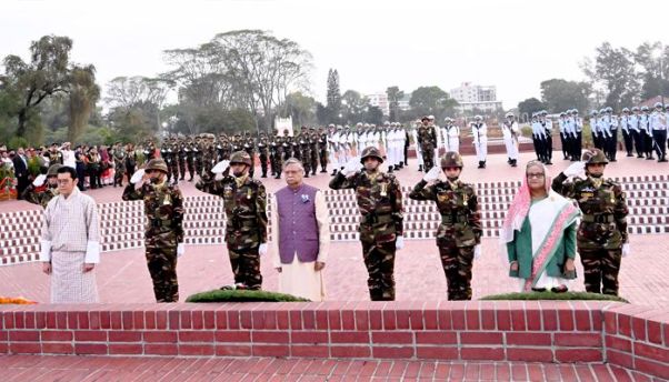 স্বাধীনতা দিবসে স্মৃতিসৌধে রাষ্ট্রপতি-প্রধানমন্ত্রীর শ্রদ্ধা