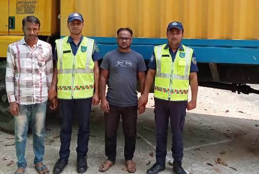 শান্তিগঞ্জে ২৩৫ বস্তা ভারতীয় চিনি জব্দ, আটক ২