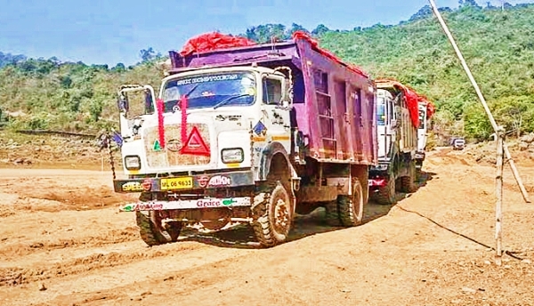 চারাগাঁও শুল্ক ষ্টেশনে ভারতীয় ট্রাকের চাপায় শিশুর মৃত্যু