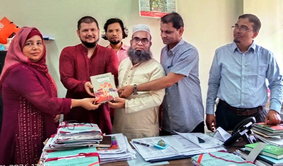 শাবিপ্রবির গ্রন্থাগারে আব্দুল আজিজ খান ফাউন্ডেশনের বই প্রদান