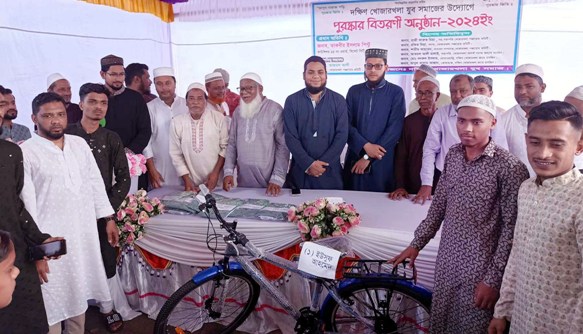 একাধারে ৪০দিন নামাজ আদায় করে পুরস্কার পেল ২৭ শিশু-কিশোর