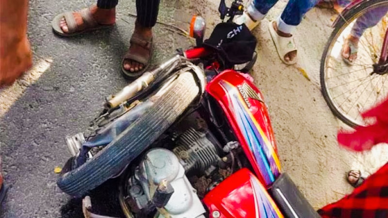 ট্রাক চাপায় মোটরসাইকেলের ৩ আরোহী নিহত