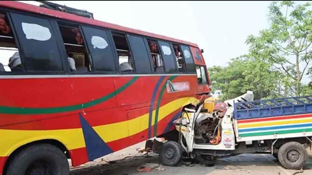 ফরিদপুরে বাস-পিকআপ সংঘর্ষ, নিহত বেড়ে ১৪