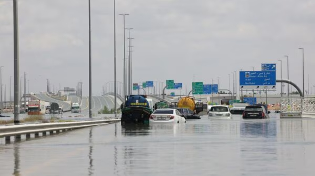 আরব আমিরাতে বন্যা, দুবাই বিমানবন্দরে ফ্লাইট চলাচল বন্ধ