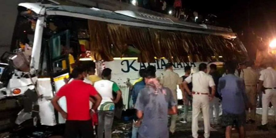 ফ্লাইওভার থেকে ৫০ যাত্রী নিয়ে পড়ে গেল বাস, নিহত ৫