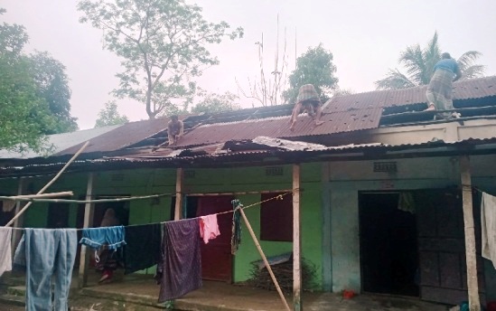 গোলাপগঞ্জে শিলাবৃষ্টি ও ঝড়ে ৯০ ভাগ টিনের ঘর ক্ষতিগ্রস্ত