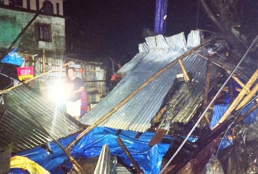 ঘূর্ণিঝড়ে শান্তিগঞ্জে ধ্বসে গেছে অসংখ্য ঘরবাড়ি, বহু আহত