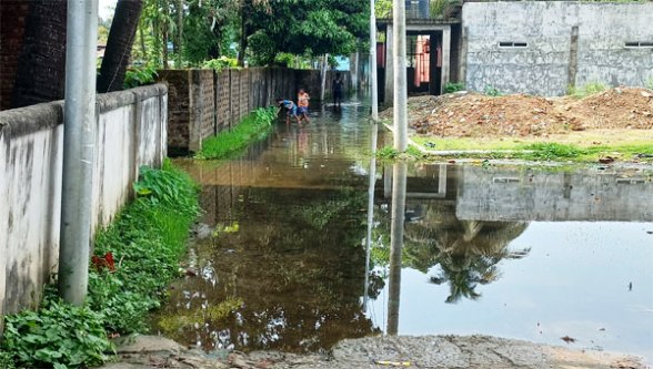সিলেট নগরীতে জলাবদ্ধ রাস্তাটির দায় কার?