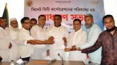 বর্ধিত হোল্ডিং ট্যাক্স বাতিলের দাবিতে দোকান মালিক সমিতির স্মারকলিপি