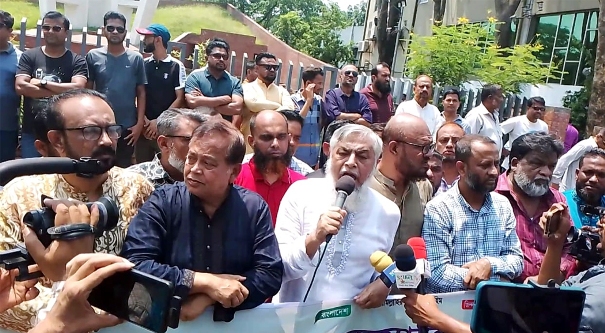 সিসিকের হোল্ডিং ট্যাক্স বৃদ্ধির প্রতিবাদে বিএনপির মানববন্ধন