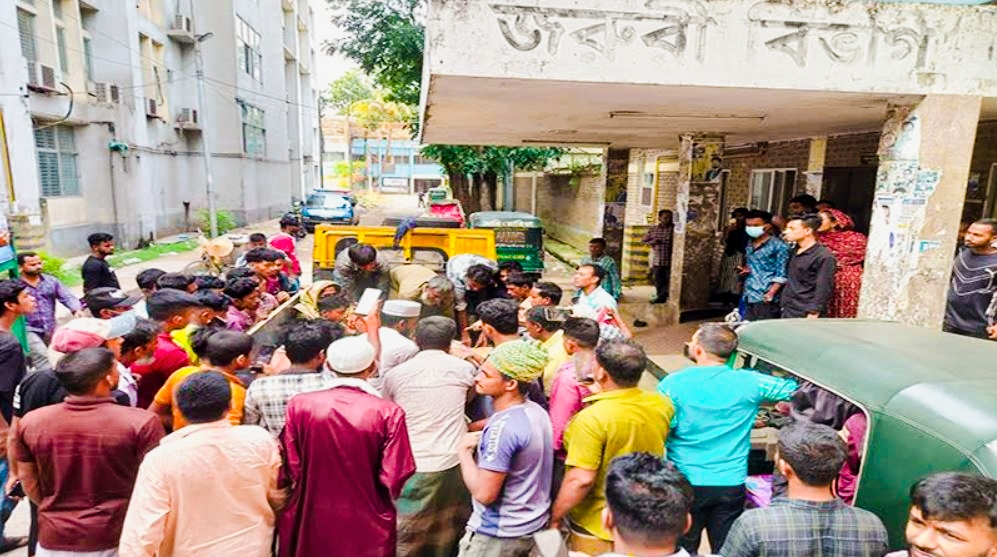 অটোরিকশা স্ট্যান্ড দখল নিয়ে দুই পক্ষের সংঘর্ষে নিহত ৩