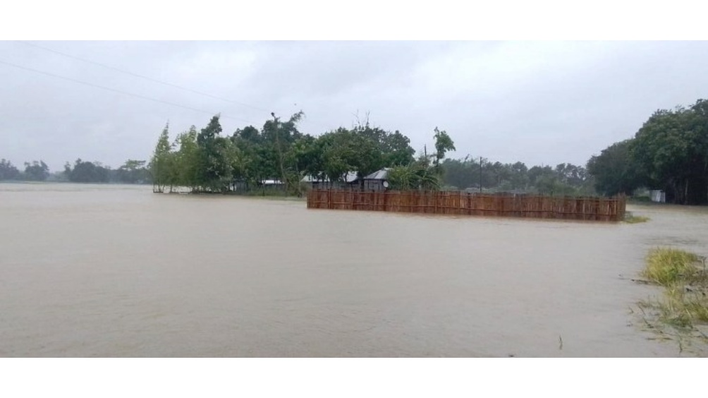 ধলাই নদীর বাঁধ ভেঙ্গে বন্যা, বাঁধের ১০টি স্থান ঝুঁকিপূর্ণ