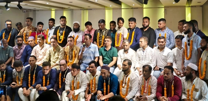 ক্ষমতায় টিকে থাকতে সরকার যা খুশি করে যাচ্ছে : জাকির