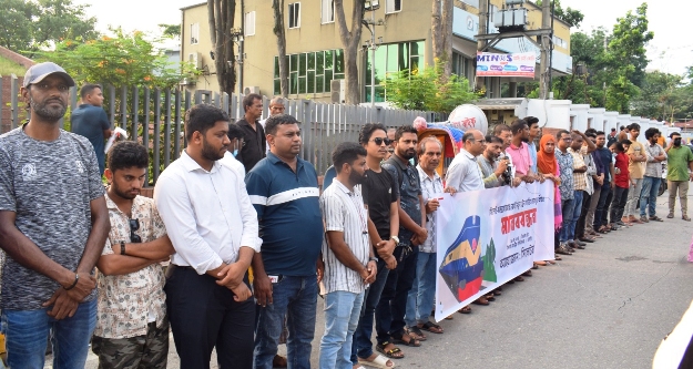সিলেট-কক্সবাজার রুটে ট্রেন সার্ভিস চালুর দাবিতে মানববন্ধন