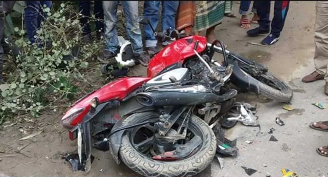 বন্ধুর মোটরসাইকেলে চড়ে কলেজছাত্রী নিহত