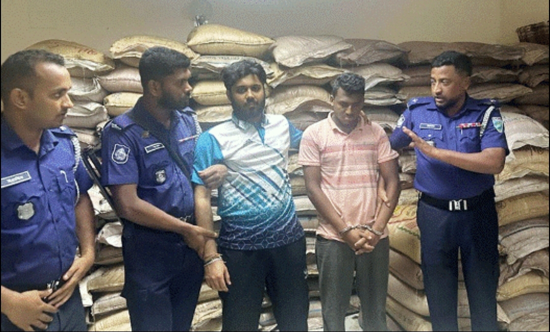 শায়েস্তাগঞ্জে ১২৭ বস্তা ভারতীয় চোরাই চিনিসহ আটক ২