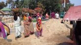 চা বাগান ও বস্তির বেকার নারী শ্রমিকরা নিয়োজিত ঝুঁকিপূর্ণ কাজে