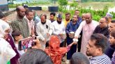 জৈন্তাপুরে বন্যার্ত মানুষের মাঝে বিএনপির খাবার বিতরণ