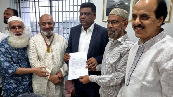হোল্ডিং ট্যাক্স সহনীয় করতে মেয়রকে স্মারকলিপি দিলেন আব্দুল জব্বার জলিল
