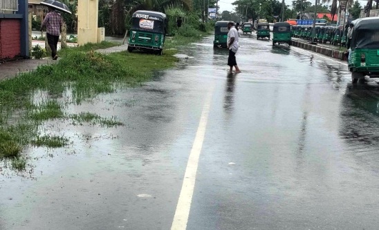 ঘূর্ণিঝড়ের প্রভাবে বিদ্যুৎহীন সিলেট, মোবাইল নেটওয়ার্ক ব্যাহত