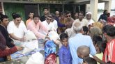 প্রধানমন্ত্রীর পক্ষ থেকে সিলেটে বন্যা দুর্গতদের মধ্যে ত্রাণ সামগ্রী বিতরণ