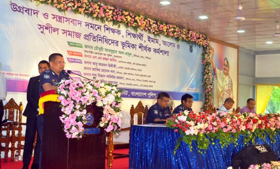 জঙ্গি-সন্ত্রাসবাদ দমনে বাংলাদেশ বিশ্ববুকে প্রশংসা কুঁড়োচ্ছে : আইজিপি