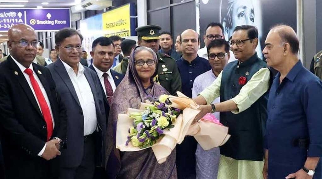 ভারত সফর শেষে দেশে ফিরেছেন প্রধানমন্ত্রী