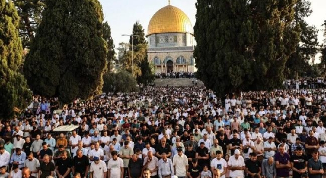 আল-আকসায় ঈদের নামাজে ৪০ হাজার ফিলিস্তিনি