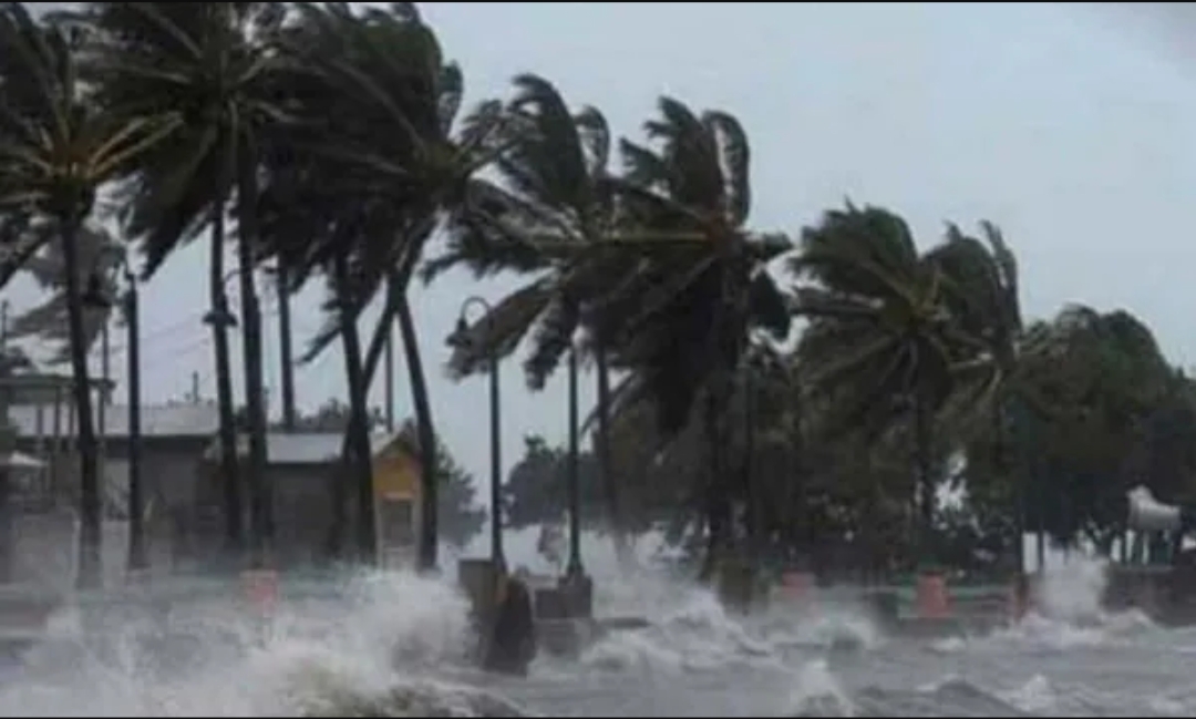 ঢাকাসহ ১২ জেলায় ৬০ কিমি বেগে ঝড়ের আভাস