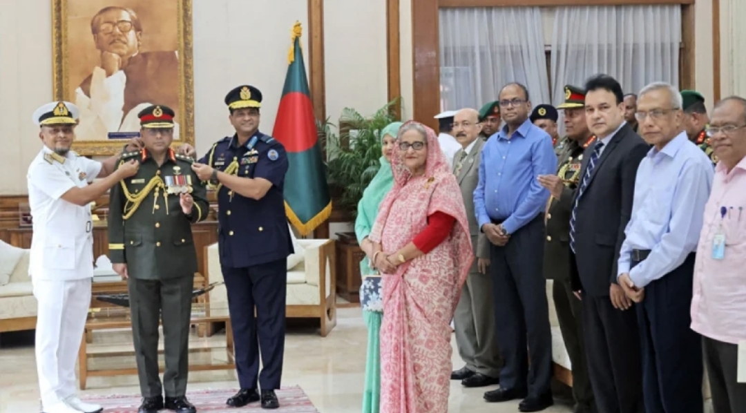 সেনাপ্রধানের দায়িত্ব নিলেন জেনারেল ওয়াকার-উজ-জামান