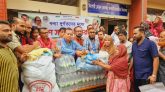 সিলেট নগরীর আশ্রয় কেন্দ্রে বিএনপির খাবার বিতরণ