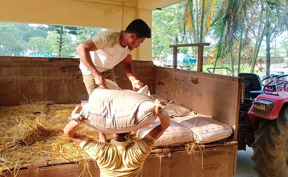 কোম্পানীগঞ্জে ২৮০ বস্তা ভারতীয় চিনিসহ আটক ২