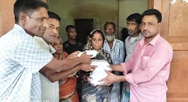 ছাতকে বন্যাদুর্গতদের মধ্যে ২০০ বিরানীর প্যাকেট বিতরণ