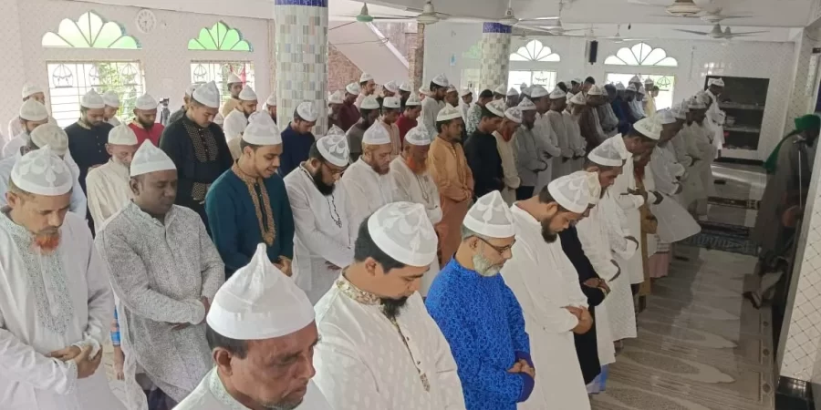 সৌ‌দি আরবের সঙ্গে মিল রেখে দেশের বিভিন্ন স্থানে ঈদ উদযাপন