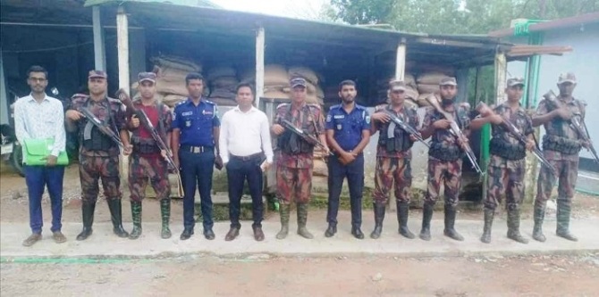 জাফলংয়ে টাস্কফোর্সের অভিযানে ২৫৪ বস্তা ভারতীয় চিনি উদ্ধার