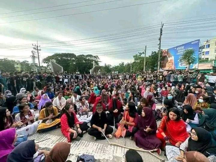 সিলেটে ‘কমপ্লিট শাটডাউন’ চলছে, রাস্তায় গাড়ি চলাচল কম