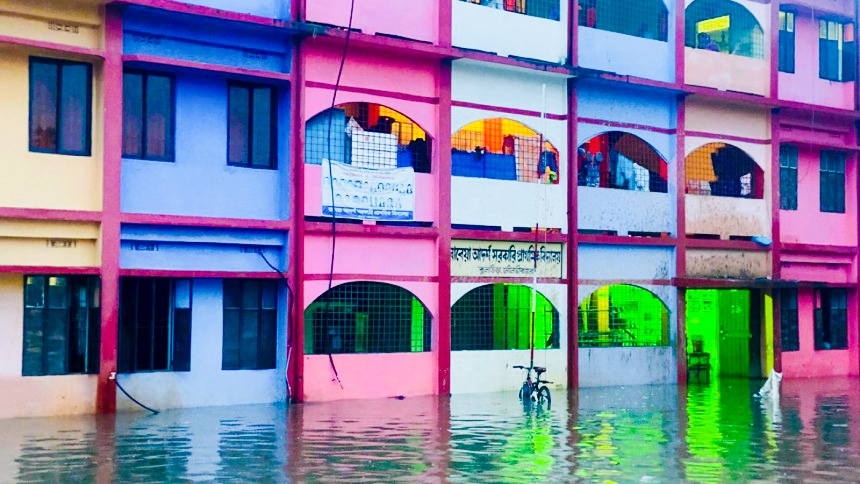বন্যায় সিলেটের প্রায় ৫০০ শিক্ষাপ্রতিষ্ঠানে পাঠদান বন্ধ