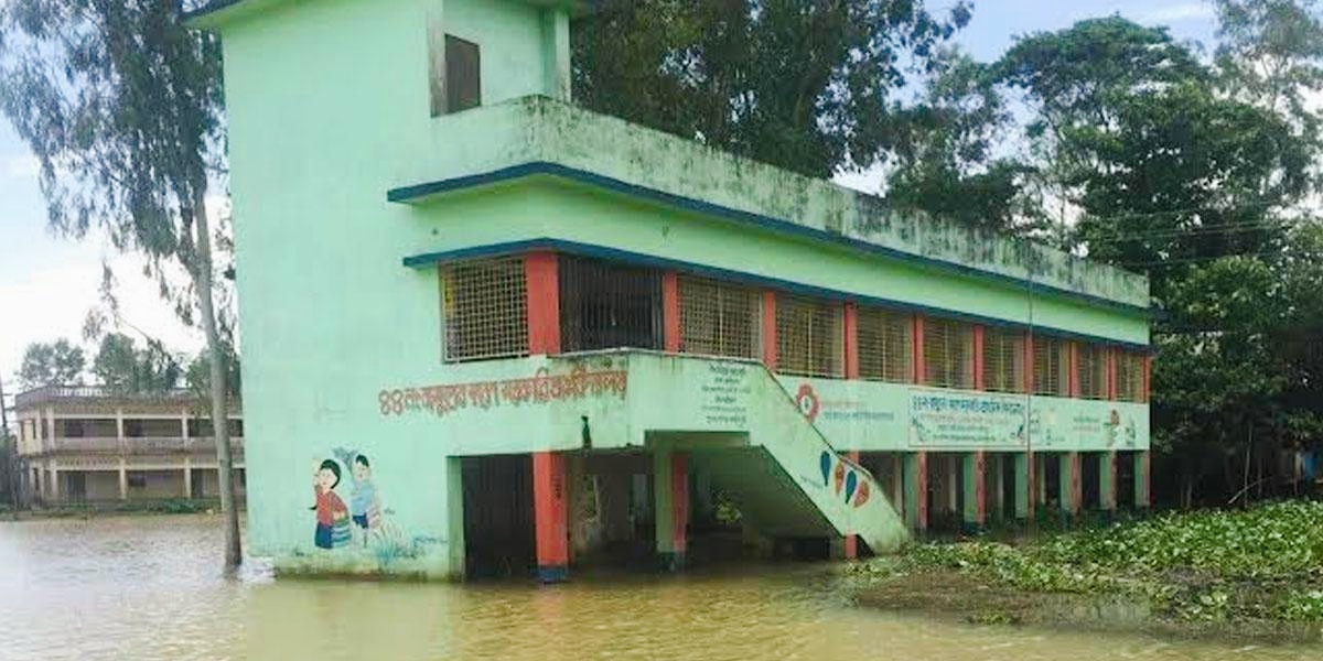 সুনামগঞ্জে বন্যা পরিস্থিতির উন্নতি হয়নি, ৩৫ স্কুলে পাঠদান বন্ধ