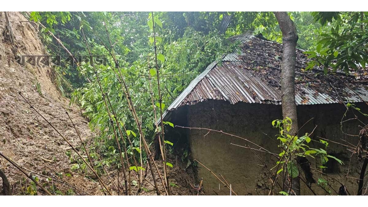 কক্সবাজারে পাহাড় ধসে ২ জনের মৃত্যু