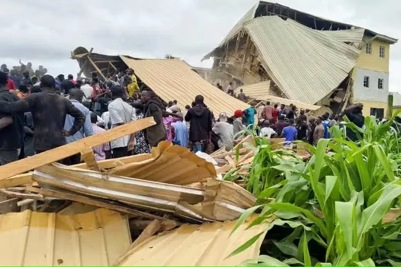 ক্লাস চলাকালীন নাইজেরিয়ায় স্কুল ধসে মৃত্যু অন্তত ২২ পড়ুয়ার! আহত বহু