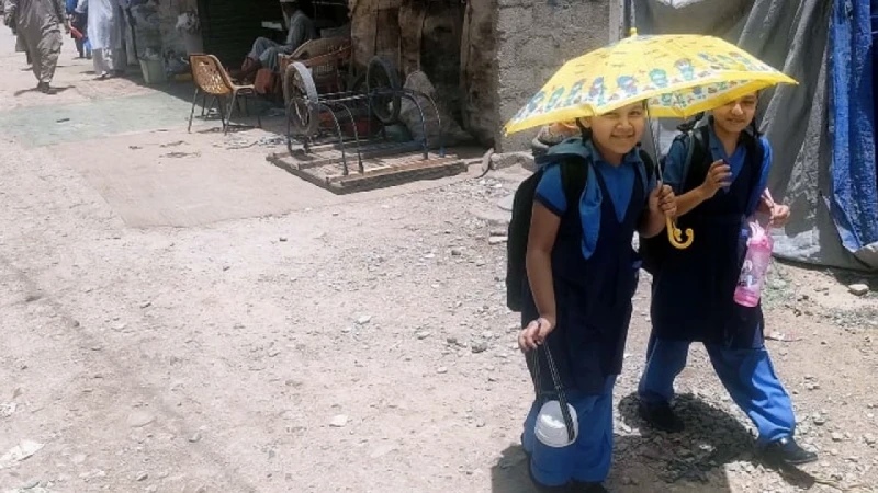 পাকিস্তানে তীব্র গরমে ১ লাখ স্কুল বন্ধ ঘোষণা