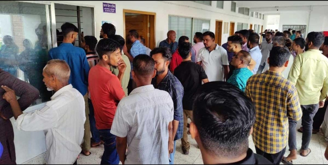 সিলেটে আলোচিত ১৪ ট্রাক ভারতীয় চোরাই চিনি নিলামে বিক্রি