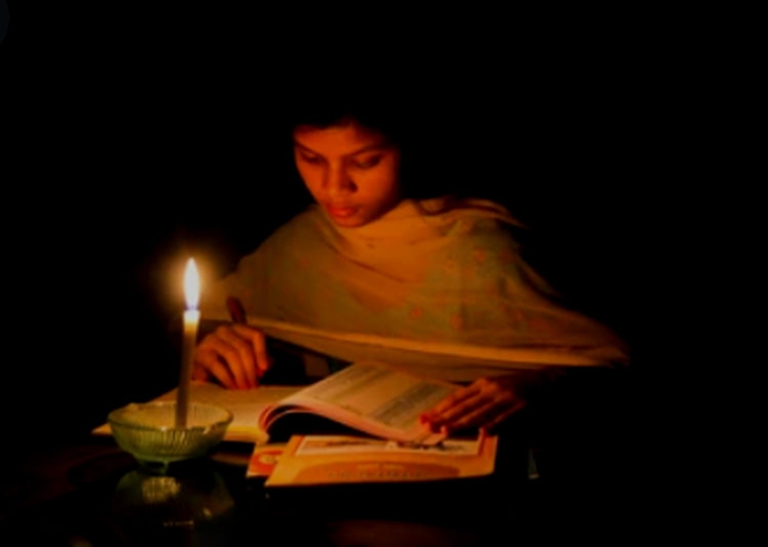 লোডশেডিংয়ে বিপর্যস্ত সিলেট, ভোগান্তিতে পরীক্ষার্থীরা