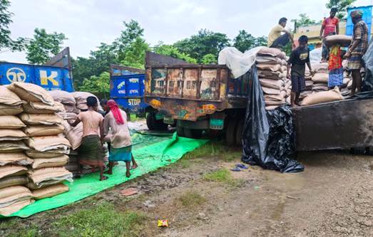 সিলেটে ট্রাকভর্তি ৩৩৪ বস্তা ভারতীয় চিনি জব্দ, গ্রেপ্তার ১