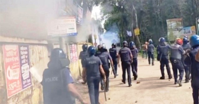 পুলিশের সঙ্গে শিক্ষার্থীদের ধাওয়া-পাল্টা ধাওয়া, আহত ২০