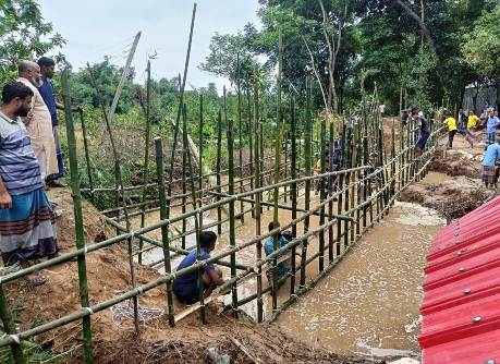 জৈন্তাপুরে স্থানীয়দের উদ্যোগে বন্যায় ক্ষতিগ্রস্থ রাস্তা সংস্কার